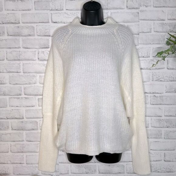 New! KAARI Blue Ivory Waffle Knit Sweater Size Medium - Picture 1 of 5